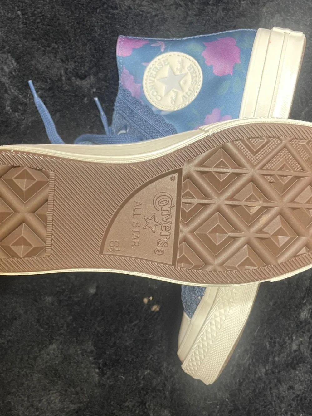 Trendy Beautiful Converse (Chuck Taylor)